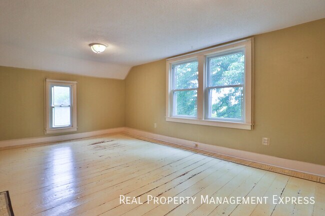 Building Photo - 47704 E 69th St