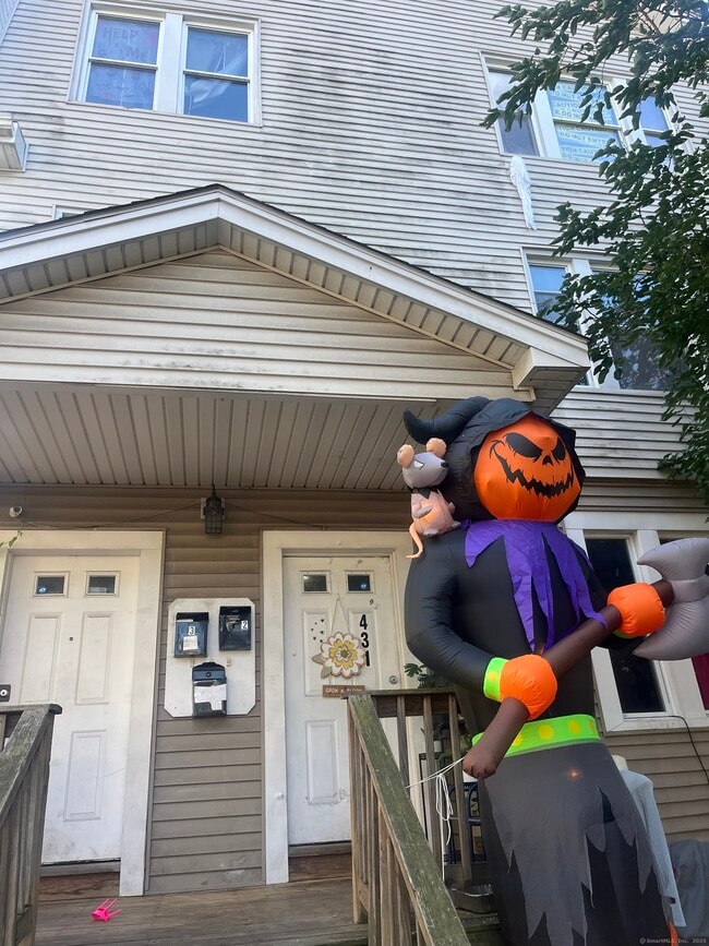 Primary Photo - 429 New Britain Ave