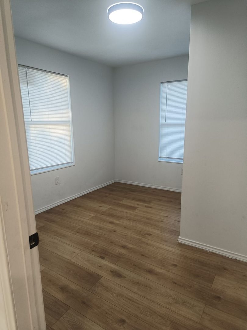 Building Photo - 509 S San Felipe Ave