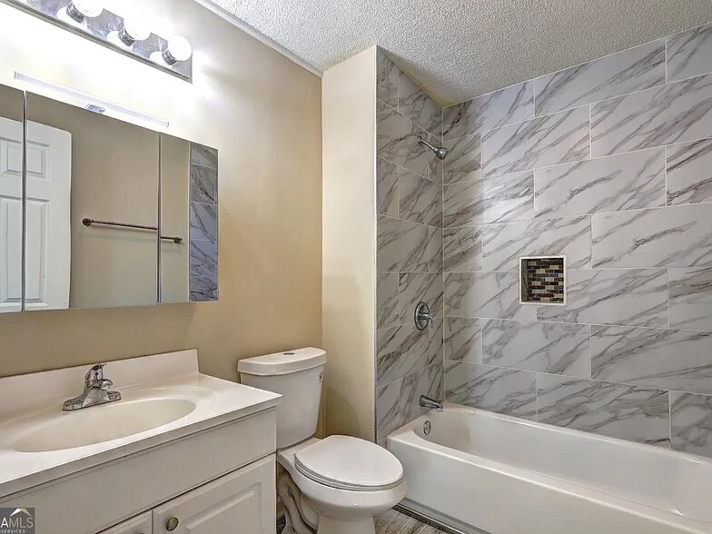 Building Photo - 5164 Phillips Dr