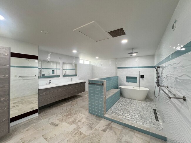 Building Photo - Waialae Iki | Nearly 5,000 Sq. Ft. with Breathtaking Ocean Views