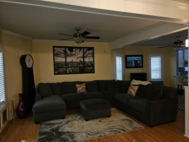 Building Photo - 1039 Clay Ave