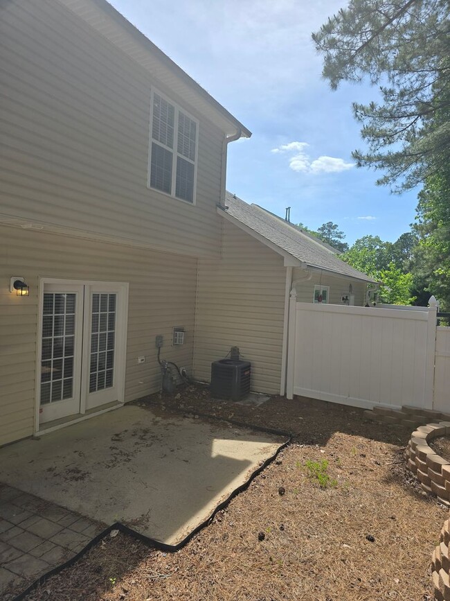 Building Photo - NEW LISTING!!!!