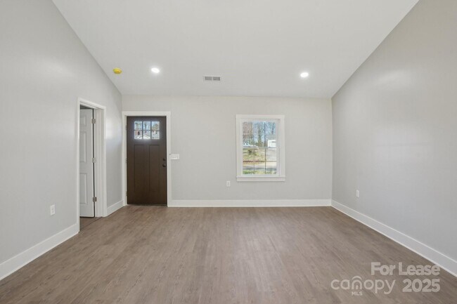 Building Photo - 132 Shady Grove Rd