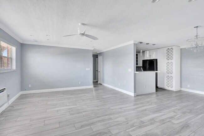 Building Photo - 810 Lake Shore Dr