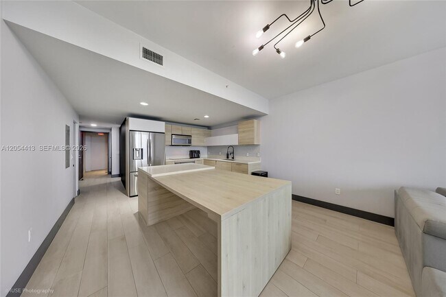 Building Photo - 16385 Biscayne Blvd