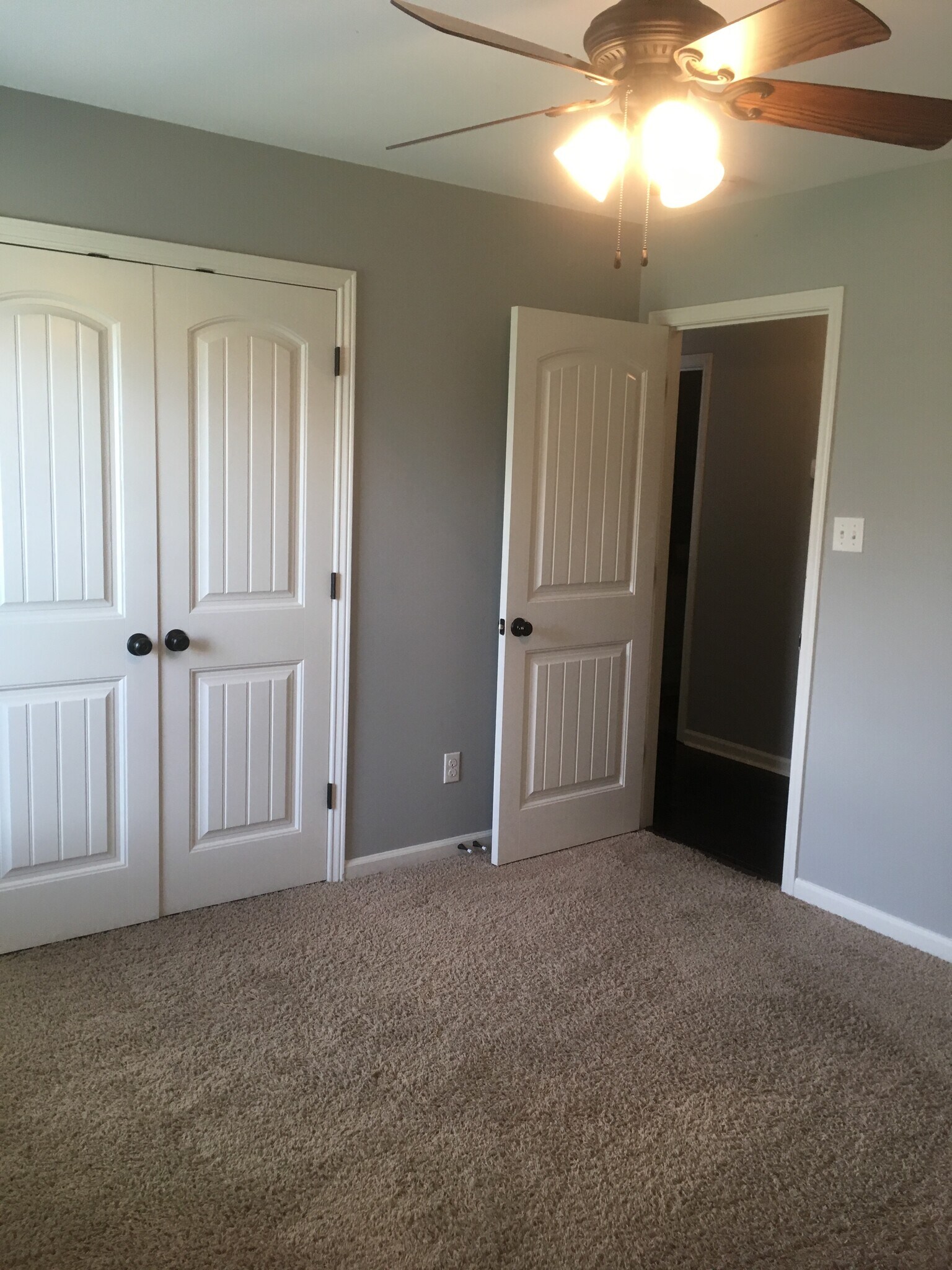 Guest Bedroom w/ walk-in closet - 108 Smalley Rd