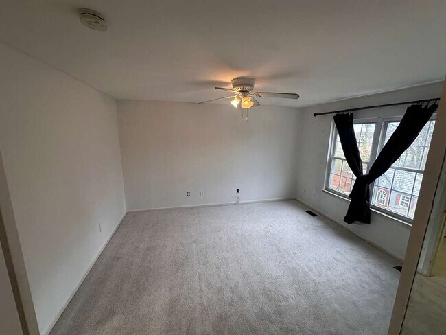 Building Photo - 10159 Forest Hill Cir