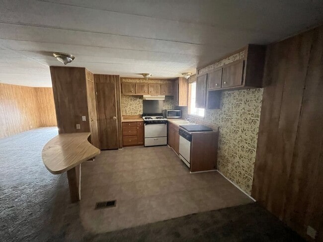 Building Photo - 5711 Columbia Way