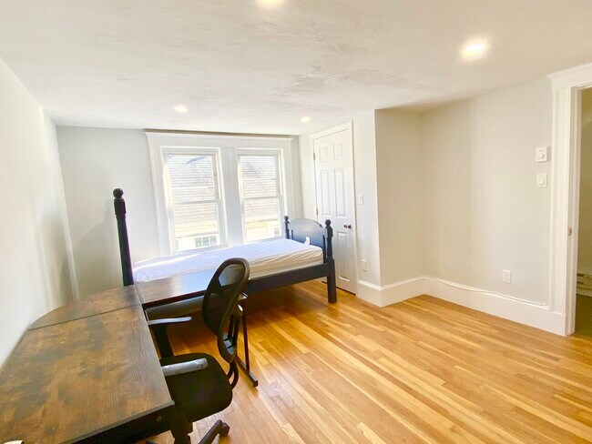 Building Photo - 48 Moulton Rd