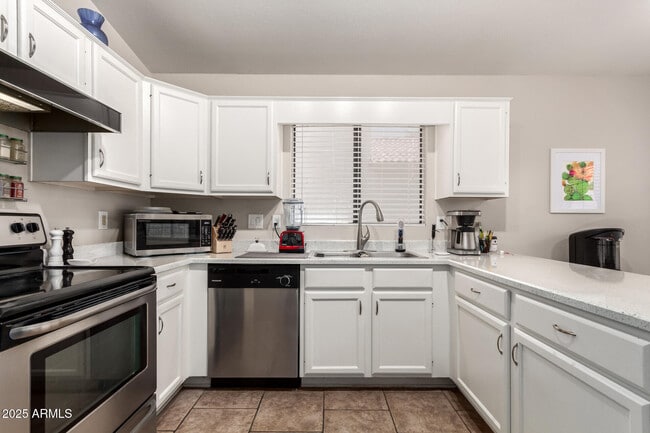 Building Photo - 4534 E Tanglewood Dr