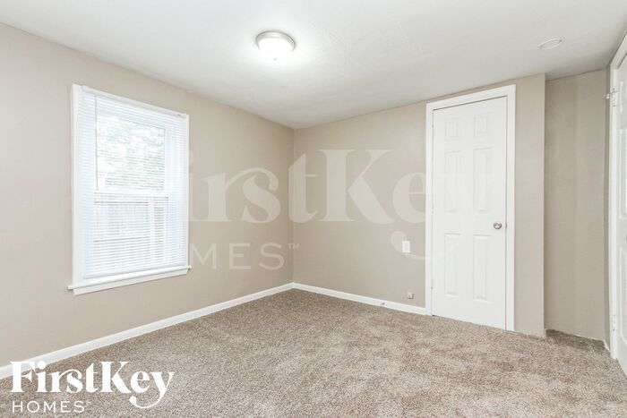 Building Photo - 5452 W Southport Rd