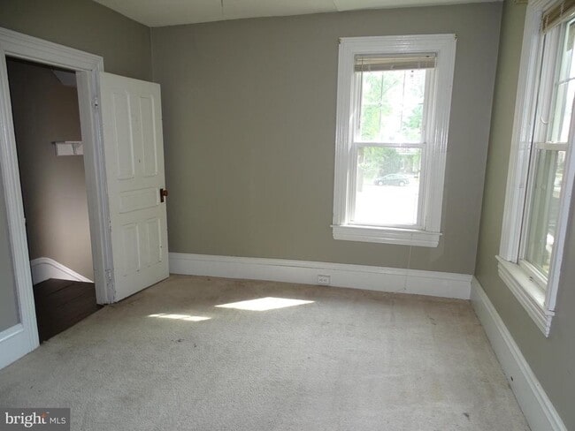 Building Photo - 108 Commerce St