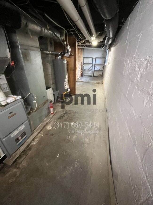 Building Photo - 1425 W Washington St