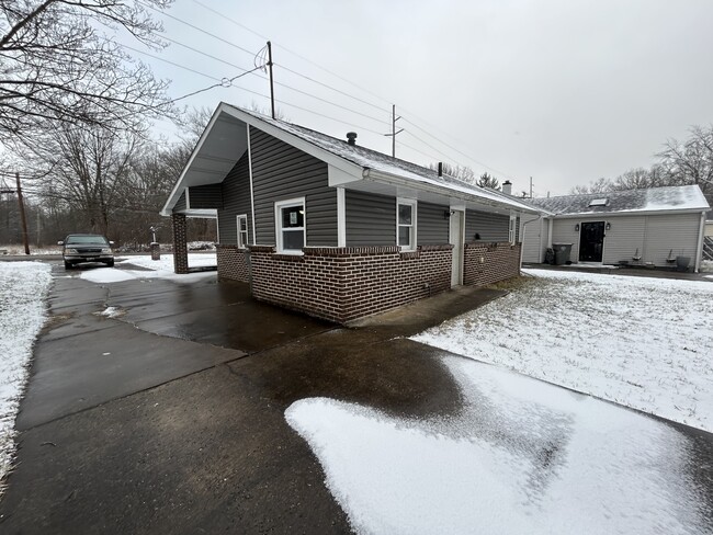 Building Photo - 3203 McGuffey Rd