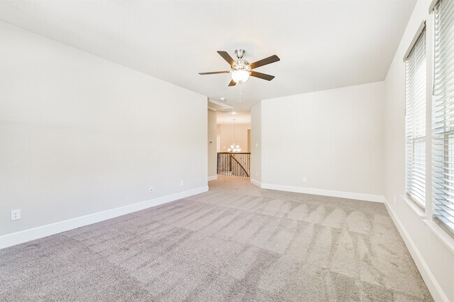 Building Photo - 210 Liatris Ct