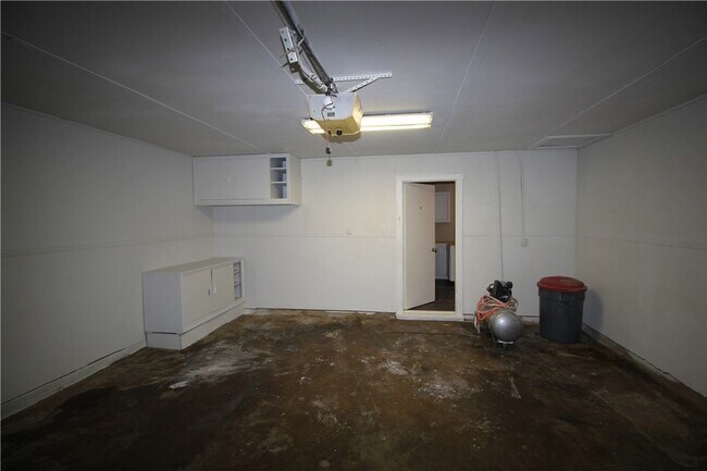 Building Photo - 3532 Antilles Dr