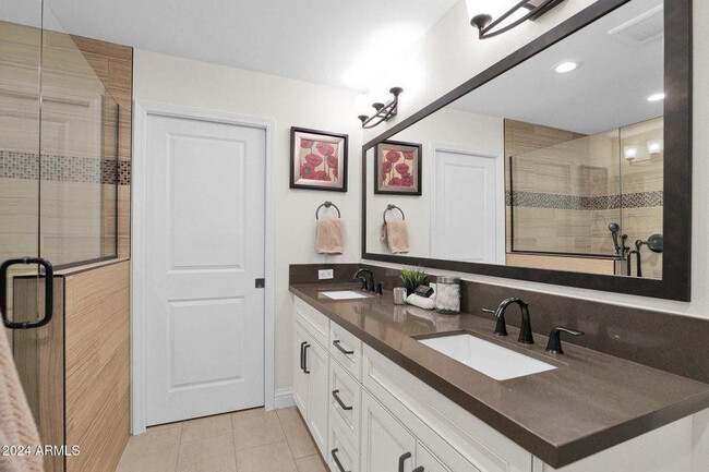 Building Photo - 4883 N Granite Reef Rd