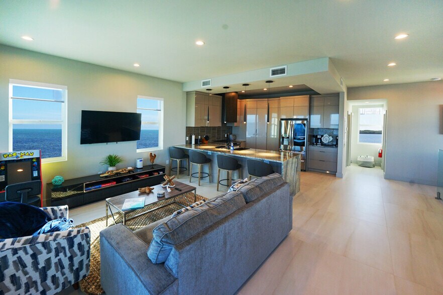 Building Photo - 99 Seaside Ave