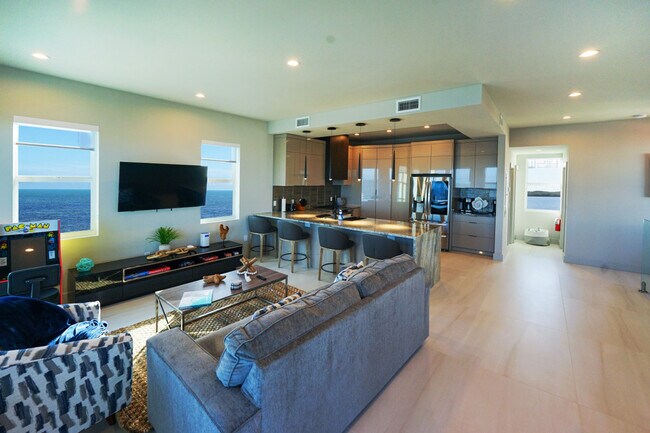 Building Photo - 99 Seaside Ave