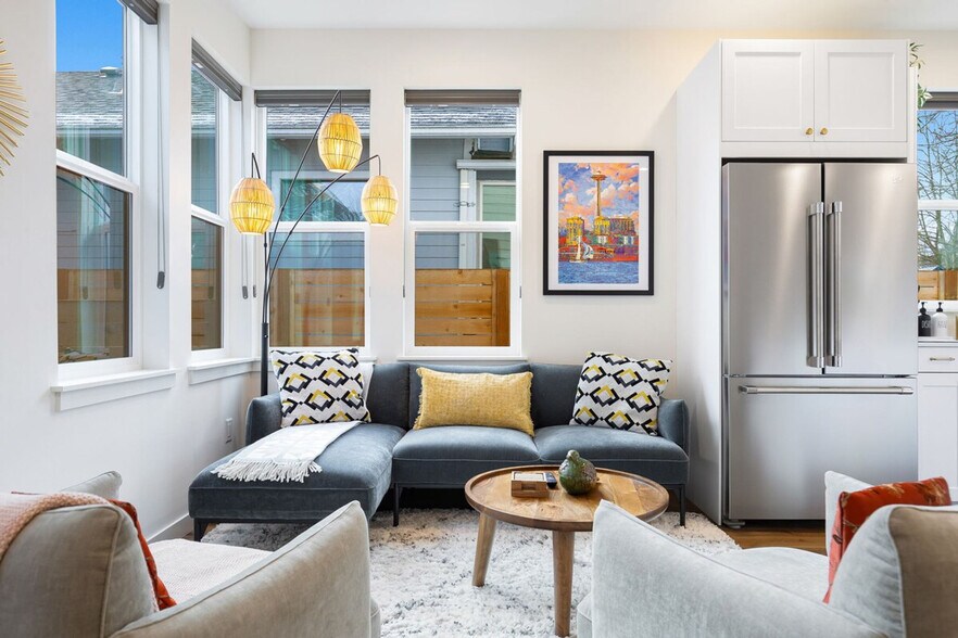 Building Photo - 4404 37th Ave SW