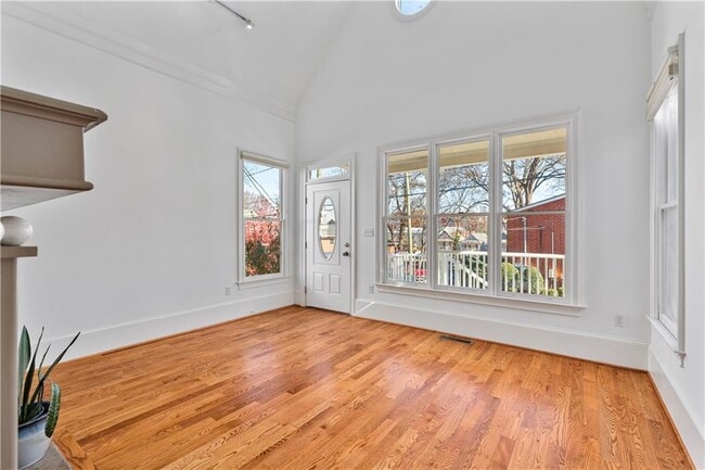 Building Photo - 224 Lampkin St NE