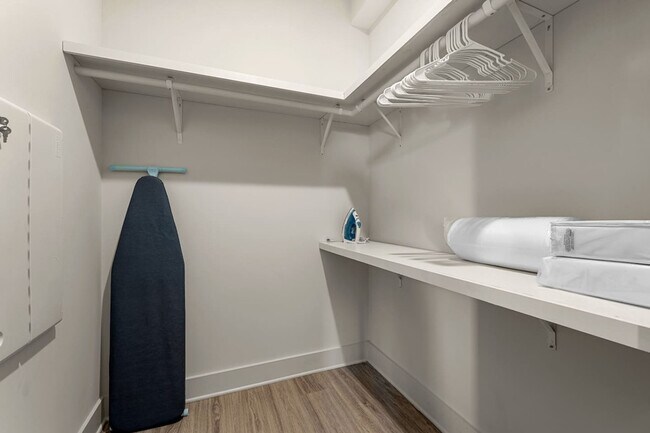 Building Photo - 617 N 12th St