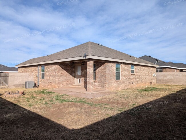 Building Photo - Gorgeous 3 Bedroom Home