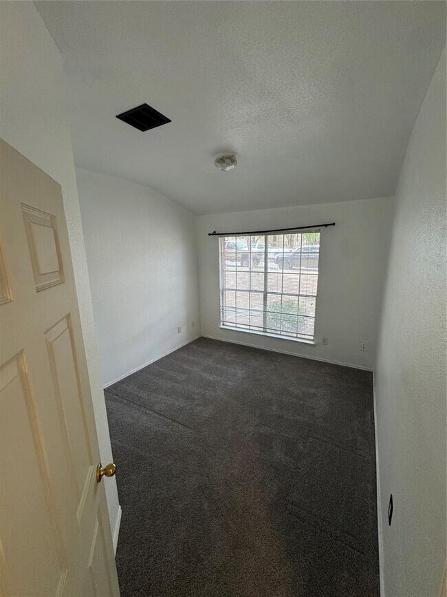 Building Photo - 2802 Greenlee Dr