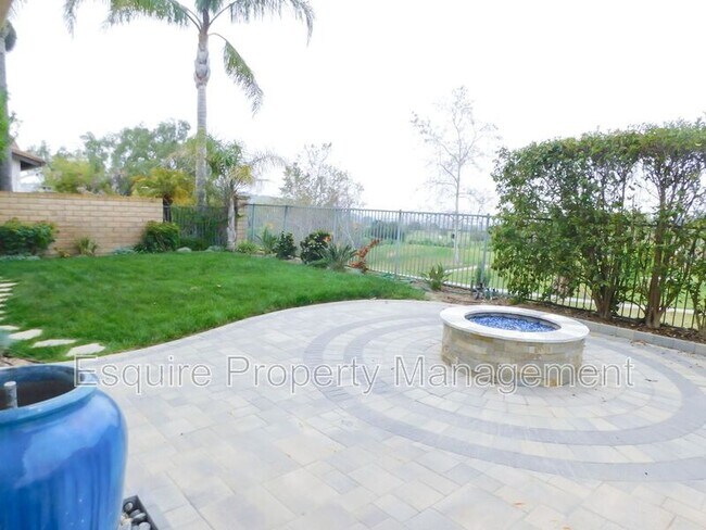 Building Photo - 2895 Diamond Dr