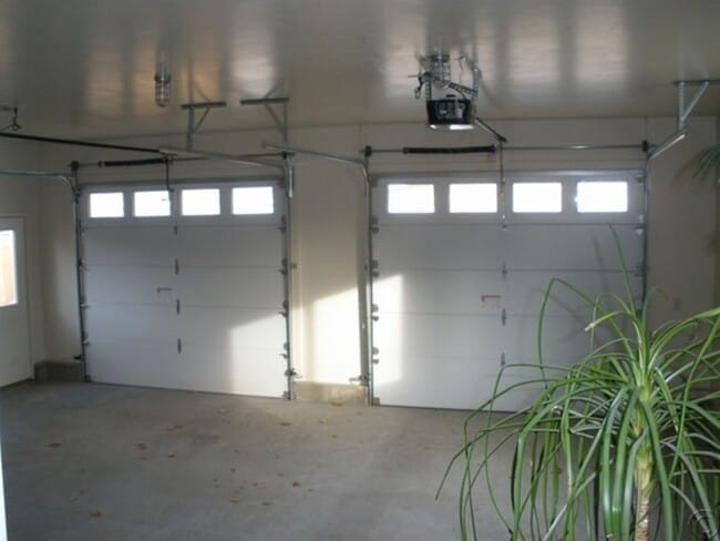 Building Photo - Stunning 4 bed, 3.75 bath Hamilton Home.