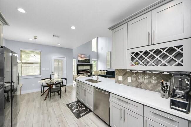 Building Photo - 7542 Lemma Dr