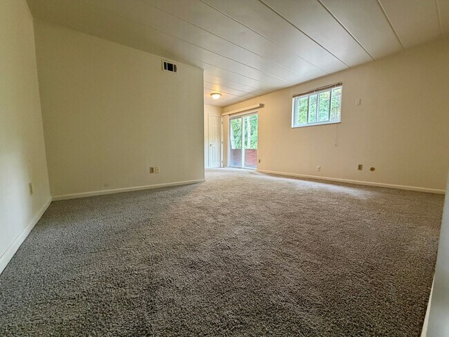 Interior Photo - Four Seasons Apartments