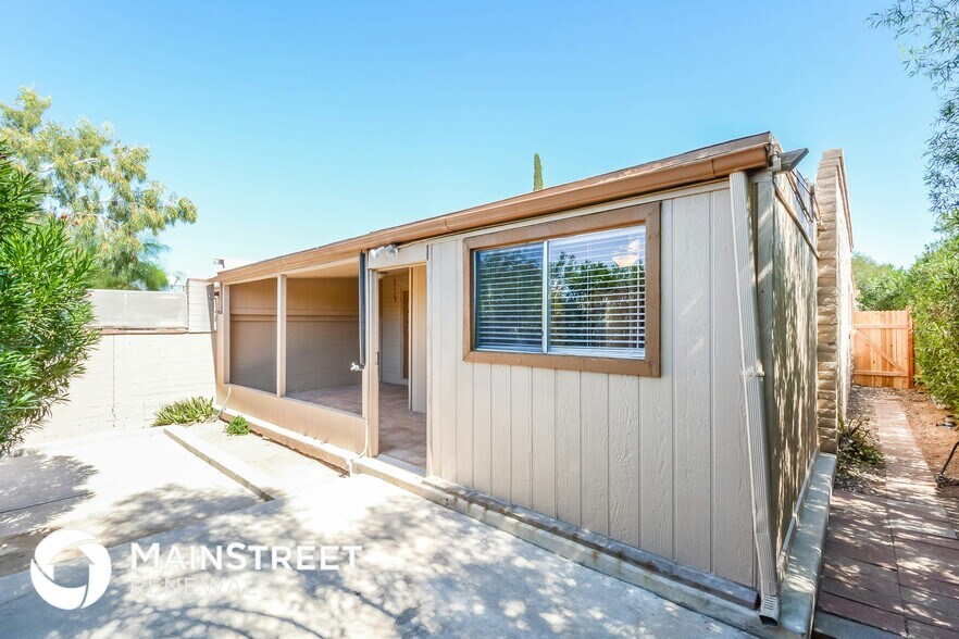 Building Photo - 901 N Camino Seco