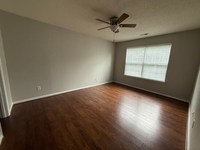 Building Photo - 2 bedroom condo in Williamsburg! Available NOW!