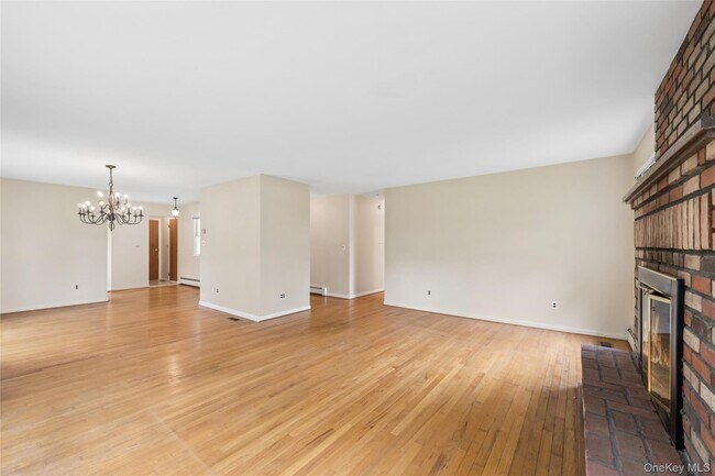 Building Photo - 23 Argonne Rd W
