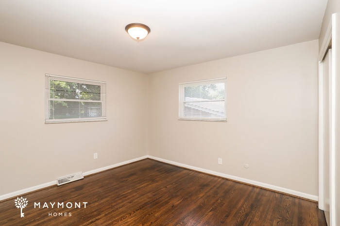 Building Photo - 3667 Lakewood Dr