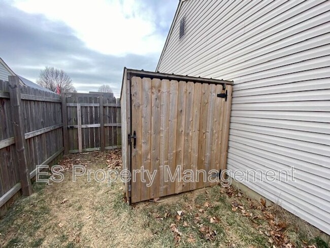 Building Photo - 310 Lockerbie Ln