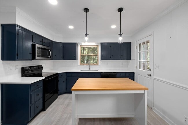 Building Photo - 3804 Zenith Pl