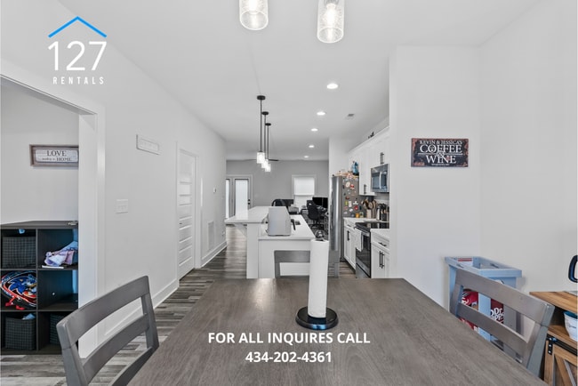 Building Photo - 3BR/2.5BA Townhome in Rustburg – Modern Am...