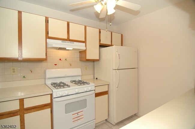 Building Photo - 214 Stratford Pl