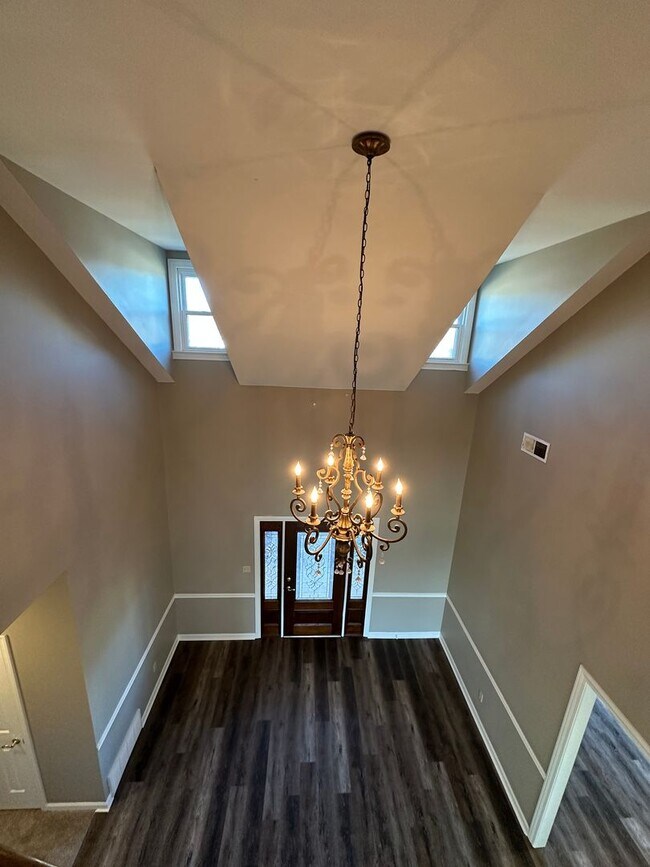 Building Photo - Elegant 4 BR w/POOL MAINTENANCE INCLUDED near Cherokee Valley Golf Club