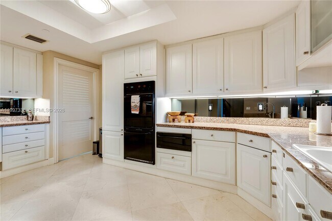 Building Photo - 445 Grand Bay Dr