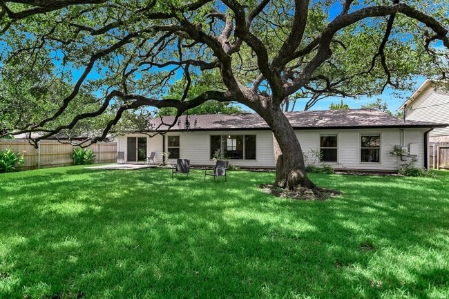 Building Photo - 7203 N Ute Trail