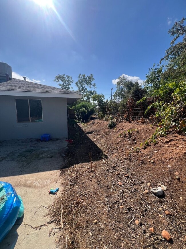Building Photo - Oroville one bed one bath duplex for rent.