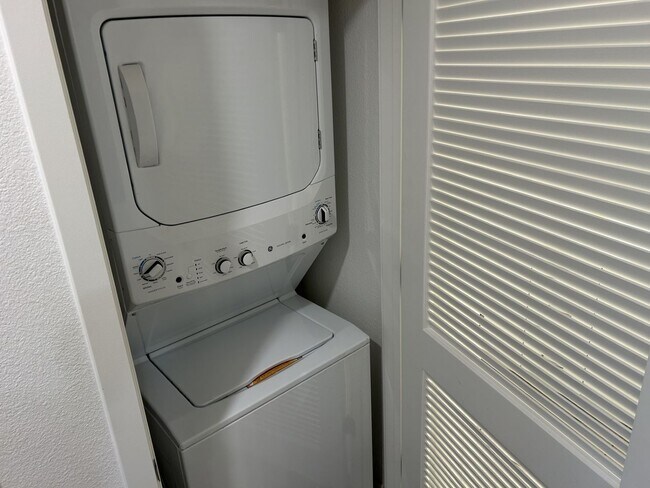 Building Photo - Well-Kept 1 Bedroom, 1 Bath Condo in East Petaluma