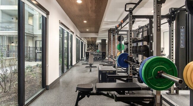 Building Photo - 16717 Westpark Dr