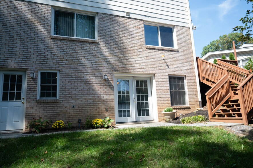 Primary Photo - 1307 Sarah Dr