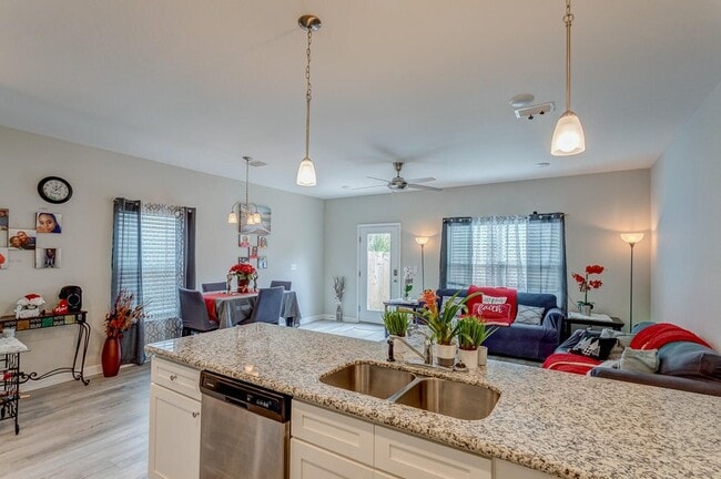Building Photo - 9009 Banyan Beach Dr