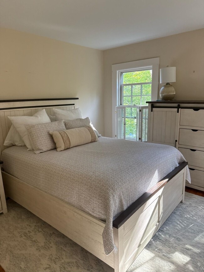 Building Photo - 15 Lake Ave